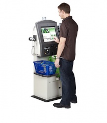 Die NCR SelfServ Checkout Mini ist so groß wie der Standradius einer Person...