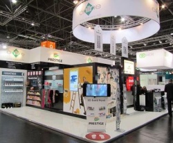 Der Messestand auf der EuroCIS:: Betreten erlaubt. © Online Software AG...