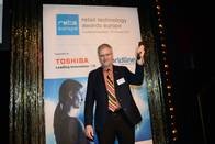 Hubert Petz (Leder & Schuh) mit dem Preis aus der Kategorie Best Customer...